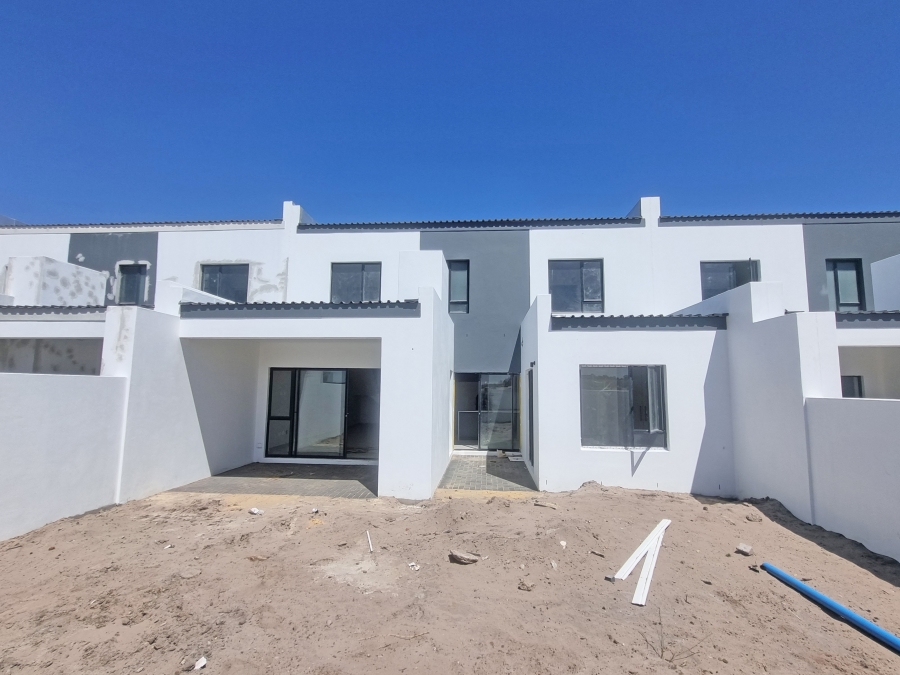 To Let 4 Bedroom Property for Rent in Cape Farms Western Cape